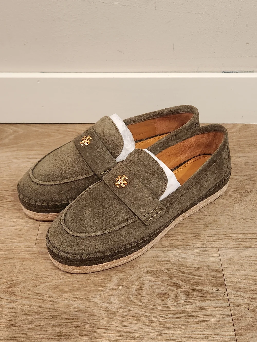 NWT Tory Burch Seaside Olive Green Suede Espradrille Double T Loafers Women's 6